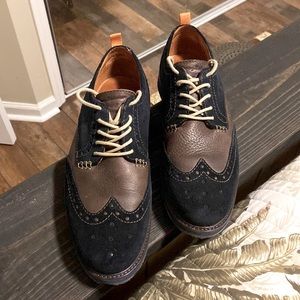 Tommy Bahama Mens Elliott Wing Tip shoes SIZE 9.5  EUC